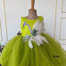Load image into Gallery viewer, BT2268 Graceful Swan Princess Dress – A Magical Look for Your Little Star! ✨💚