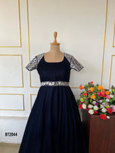 Load image into Gallery viewer, BT2044 💫 Elegant Mother-Daughter Royal Velvet Set 💫