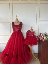 Load image into Gallery viewer, BT2070 💃 "Mommy & Me: Red Carpet Moments!" 💃