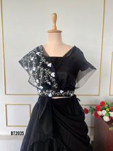 Load image into Gallery viewer, BT2035 🌸 Elegance Redefined: Timeless Black Gown for Special Celebrations 🌟