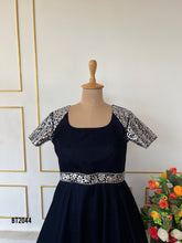 Load image into Gallery viewer, BT2044 💫 Elegant Mother-Daughter Royal Velvet Set 💫