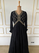 Load image into Gallery viewer, BT1987 Elegant Black Beauty: Timeless Charm for Every Celebration