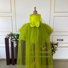 Load image into Gallery viewer, BT2268 Graceful Swan Princess Dress – A Magical Look for Your Little Star! ✨💚