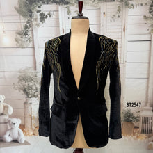 Load image into Gallery viewer, BT2547 Men’s Royal Midnight Velvet Hand-Embroidered Blazer