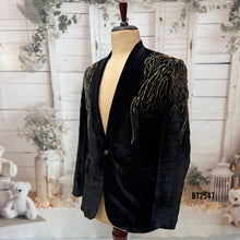 Load image into Gallery viewer, BT2547 Men’s Royal Midnight Velvet Hand-Embroidered Blazer