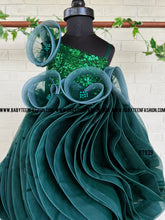 Load image into Gallery viewer, BT939 Emerald Enchantment Gown
