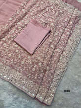 Load image into Gallery viewer, DB103 Ethereal Elegance Saree - Opulent Mother&#39;s Ensemble
