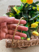 Load image into Gallery viewer, Golden Gleam - Chic Baby Hair Jewel
