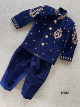 Load image into Gallery viewer, BT2061 🌟 Royal Prince-Inspired Velvet Party Wear Suit for Little Boys🌟
