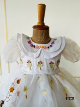 Load image into Gallery viewer, BT2121 🌼 Whimsical White Elegance: A Dreamy Dress for Little Nature Lovers 🌼
