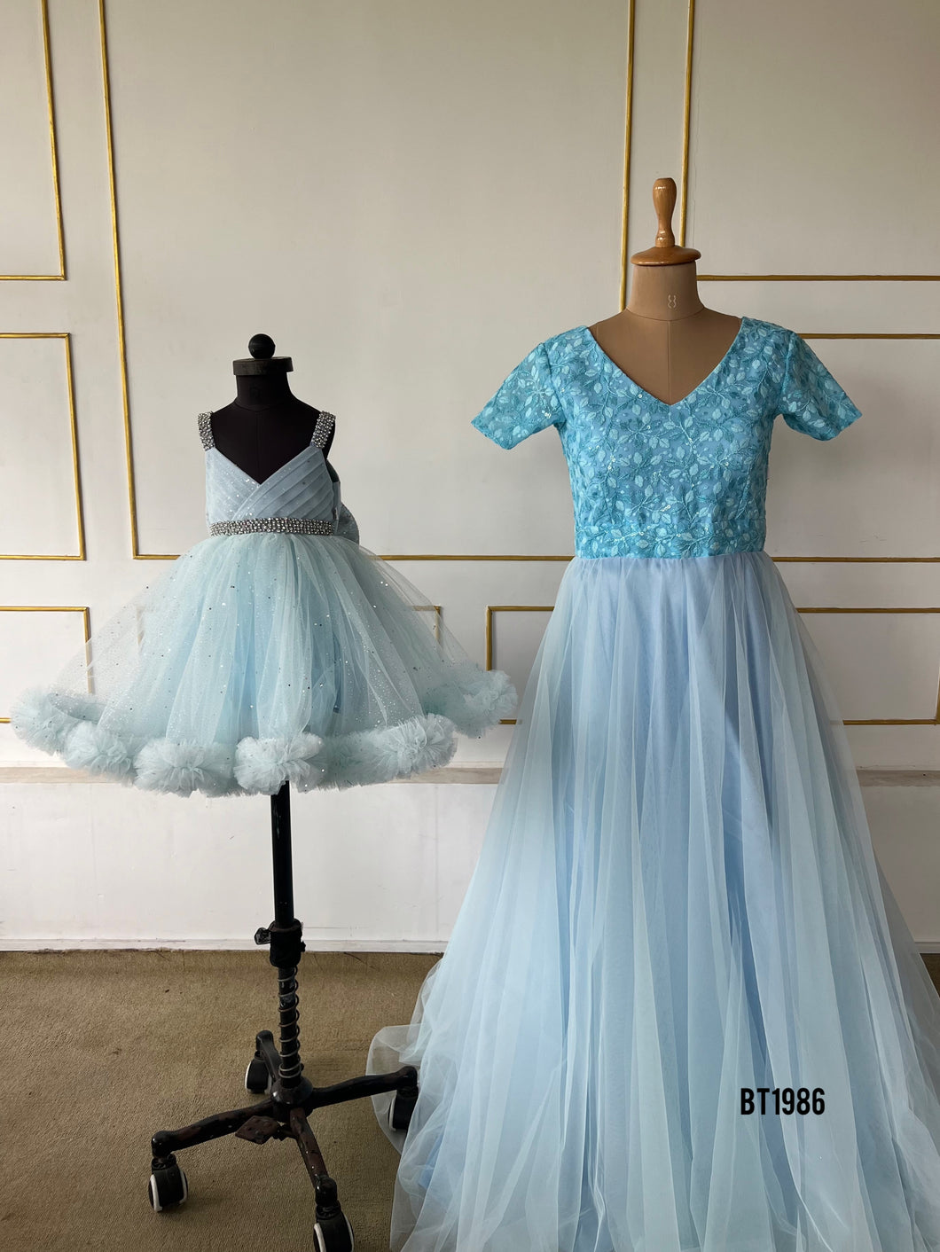 BT1986 Mommy & Me: Elegant Blue Twinning Set for Special Celebrations