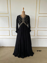 Load image into Gallery viewer, BT1987 Elegant Black Beauty: Timeless Charm for Every Celebration
