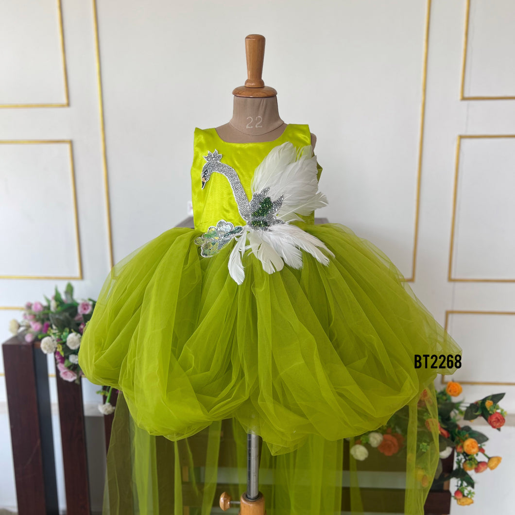 BT2268 Graceful Swan Princess Dress – A Magical Look for Your Little Star! ✨💚