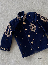 Load image into Gallery viewer, BT2061 🌟 Royal Prince-Inspired Velvet Party Wear Suit for Little Boys🌟
