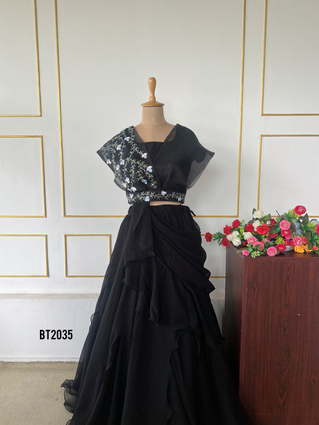 BT2035 🌸 Elegance Redefined: Timeless Black Gown for Special Celebrations 🌟