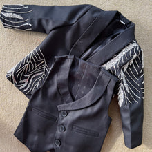 Load image into Gallery viewer, BT1923 Elegant Embroidered Party Wear Blazer Suit - Sophisticated Style for Little Boys

