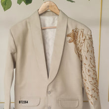 Load image into Gallery viewer, BT2264 Regal Father-Son Blazer Set – A Statement of Strength &amp; Style! 👨‍👦✨
