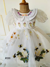 Load image into Gallery viewer, BT2121 🌼 Whimsical White Elegance: A Dreamy Dress for Little Nature Lovers 🌼
