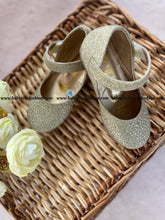 Load image into Gallery viewer, Shoes
