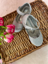 Load image into Gallery viewer, Shoes
