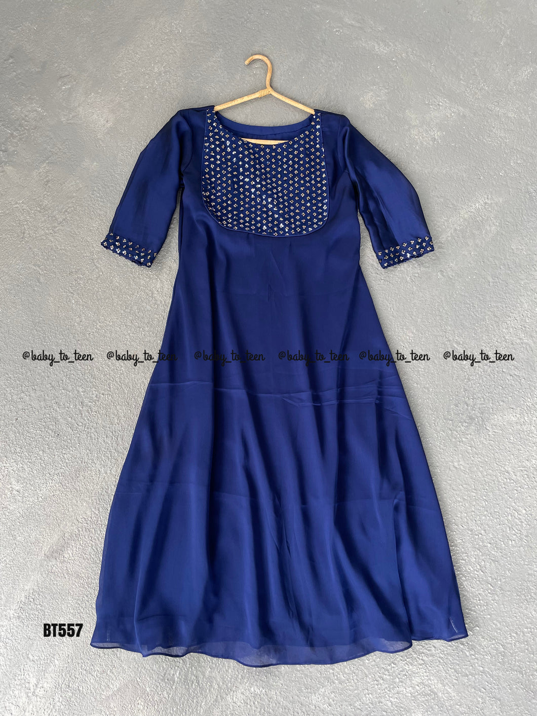 BT557M Adult Gown