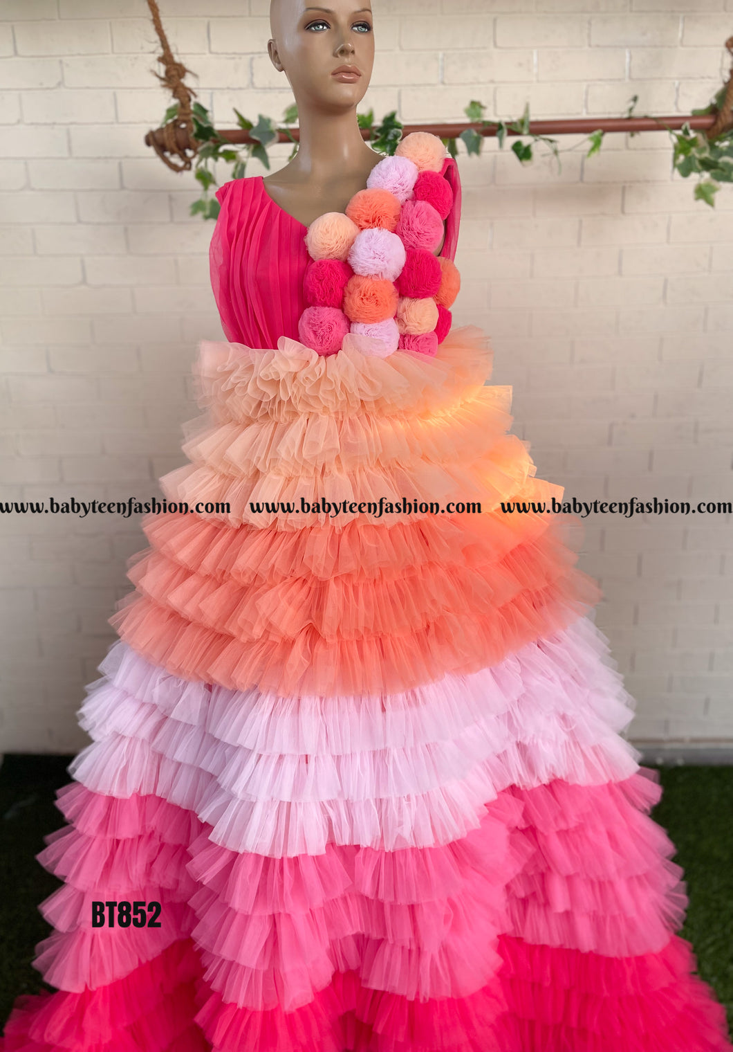 BT852 Adult Gown