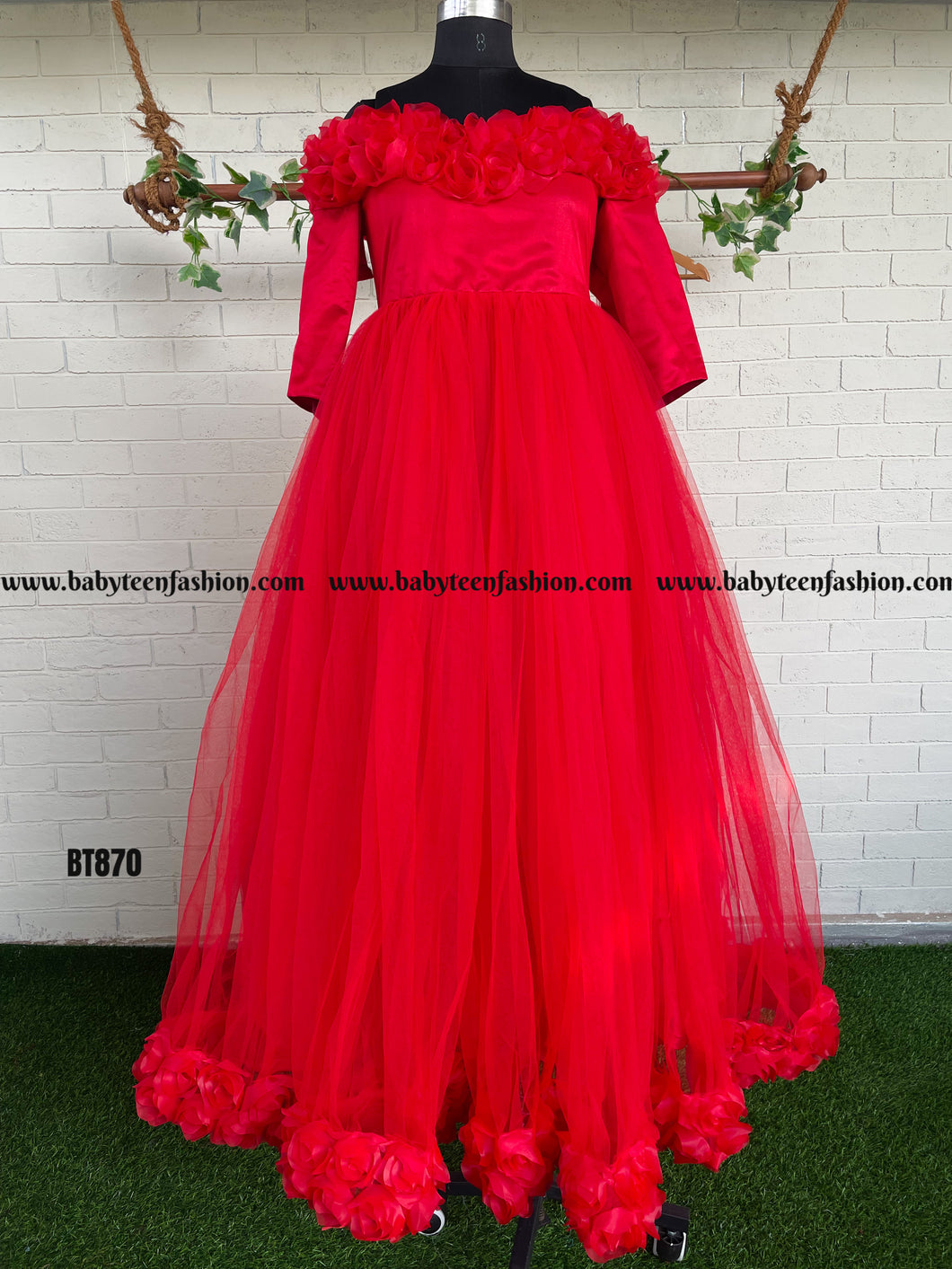 BT870 Mom Adult Gown with flowers