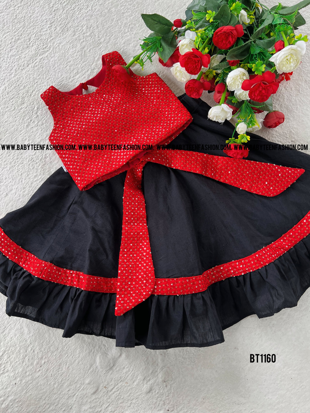 BT1160 Ethnic Traditional wear in Red Black Retro Colours