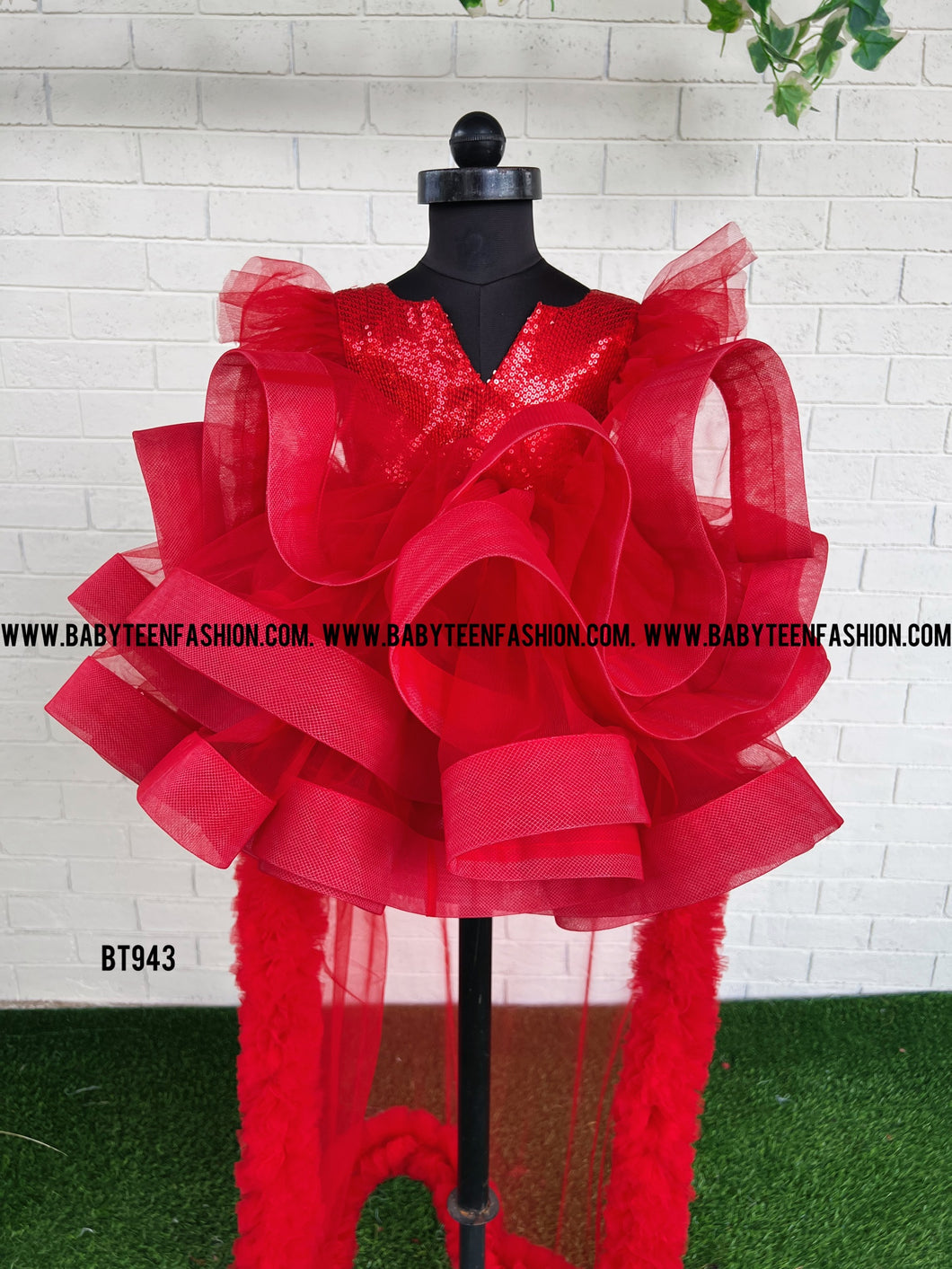 BT943 Longtail Gown