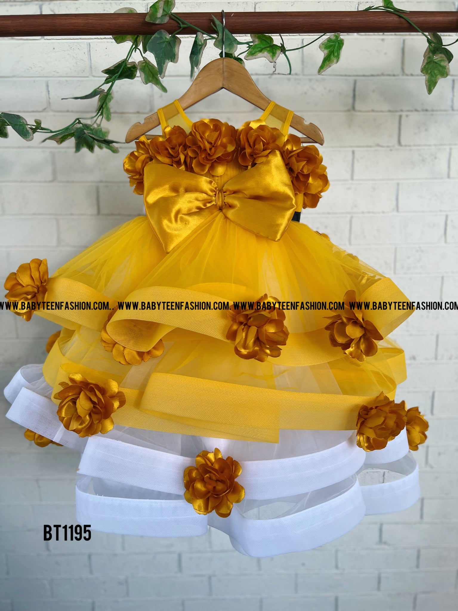 guy in a dress golden globes Sunshine Lace Ruffle Tiered Bodycon Mini Dress main image 0