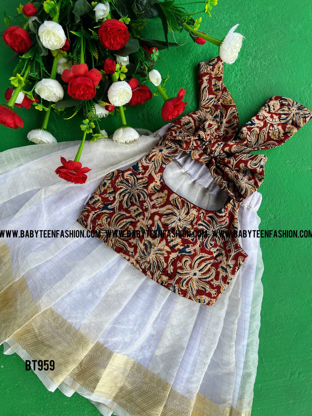 BT959 Organza zari border & elastic top with kalamkari crop top