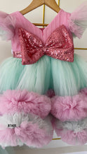 Load image into Gallery viewer, BT1405 Dual Color Ruffle Adult Gown for Mummies
