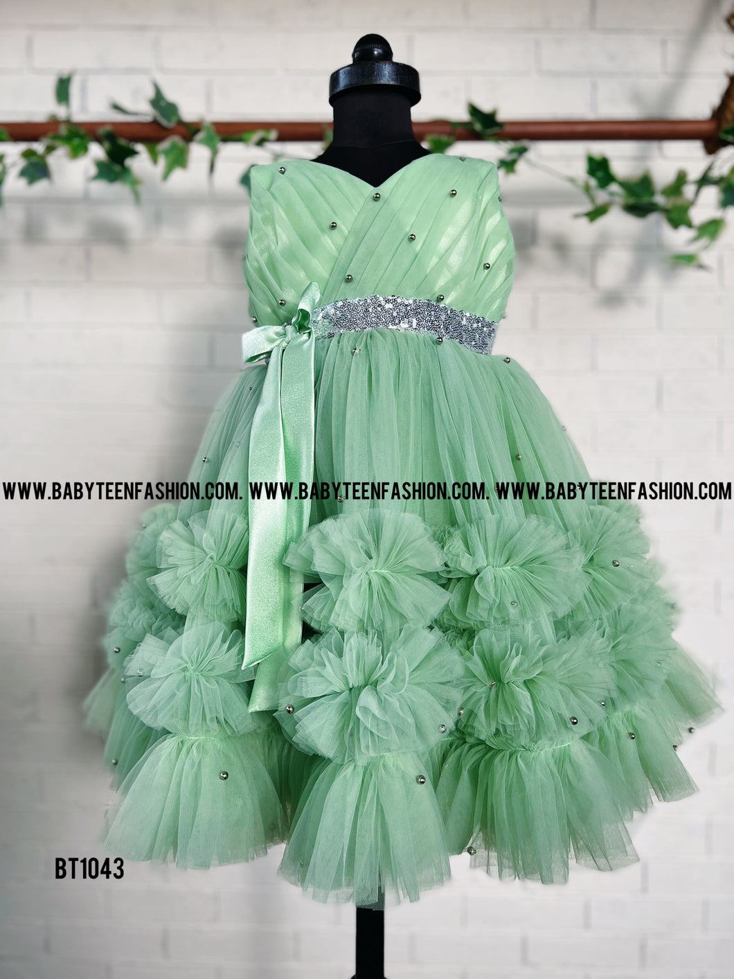 BT1043 Designer Partywear Outlook