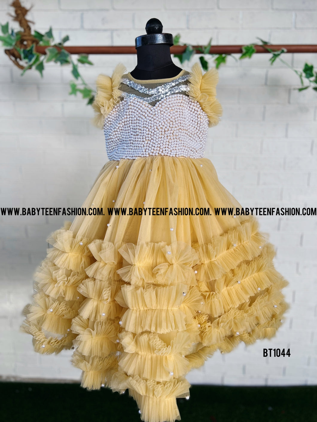 BT1044 Luxury  Designer Party wear Outfit for Birthday